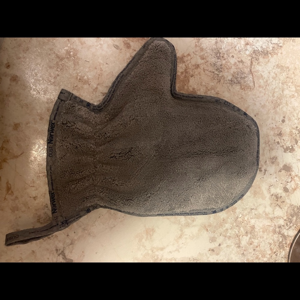 Norwex dusting mitt